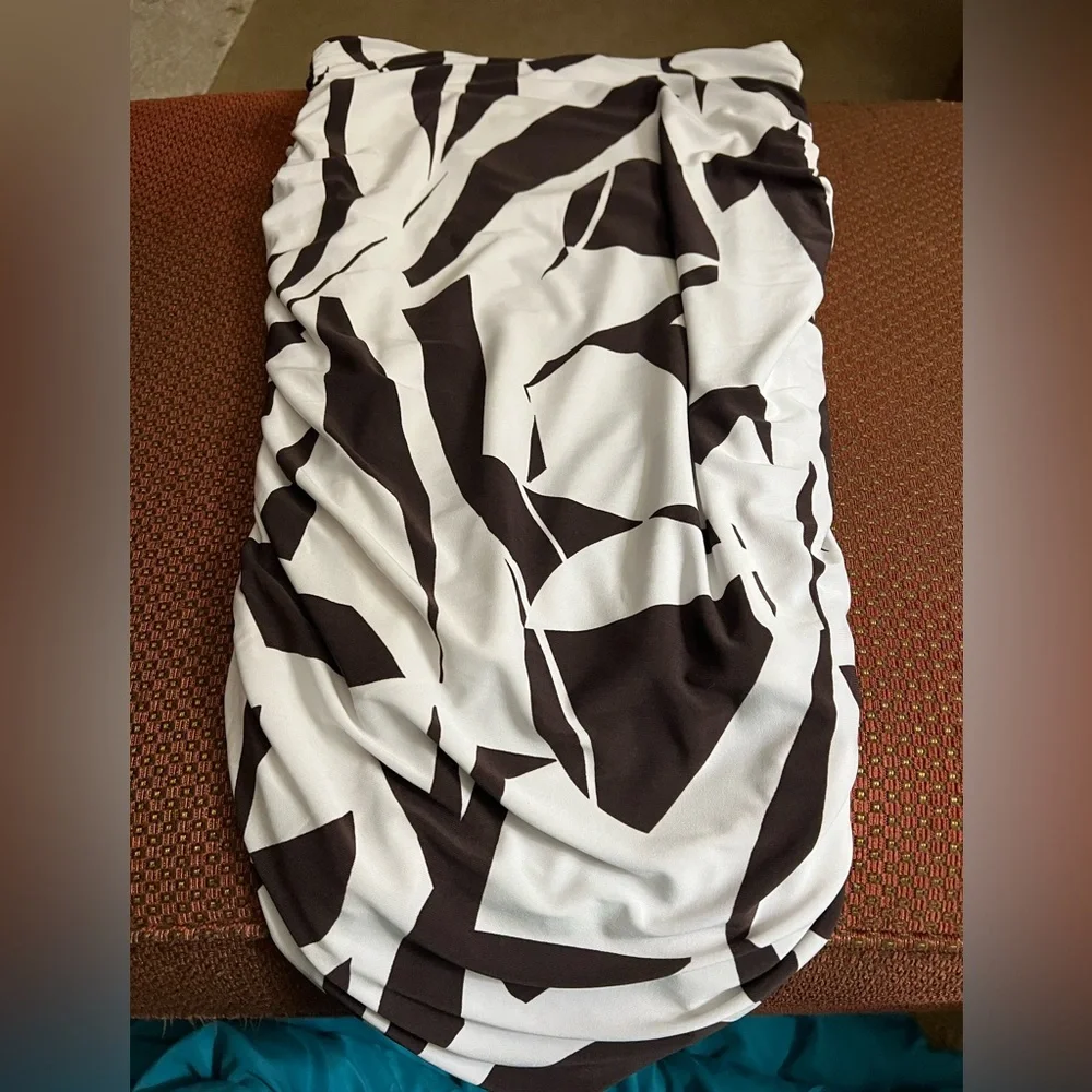Express Ruched Mini Skirt - Picture 4 of 6